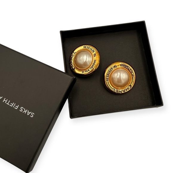 Vintage Chanel Rue Cambon Faux Pearl Clip Earrings - Picture 7 of 10